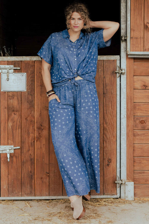 Weit geschnittene Lyocell-Hose mit Bandana-Muster-Paprika-1