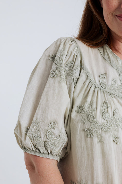 Baumwollbluse mit gestickten Blumen-Paprika-5