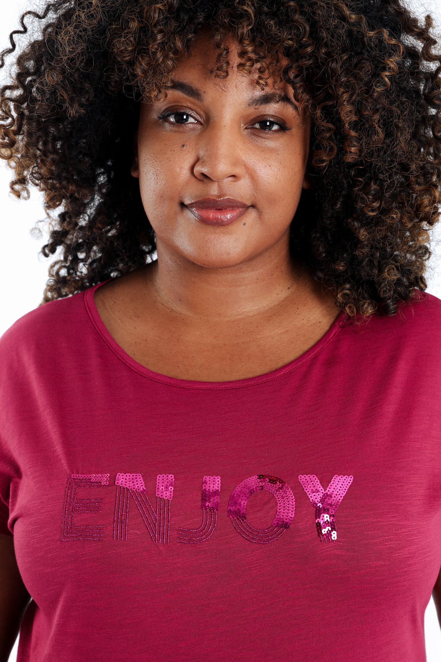 Uni Baumwoll-T-Shirt „Enjoy“ mit Pailletten – Paprika Uni Baumwoll-T-Shirt „Enjoy“ mit Pailletten – Paprika