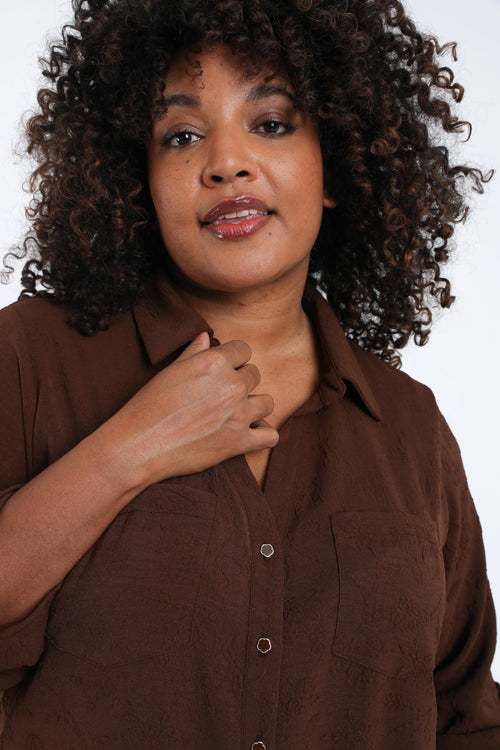 Einfarbiges Hemd mit erhabenem Blumenmuster-Paprika-3