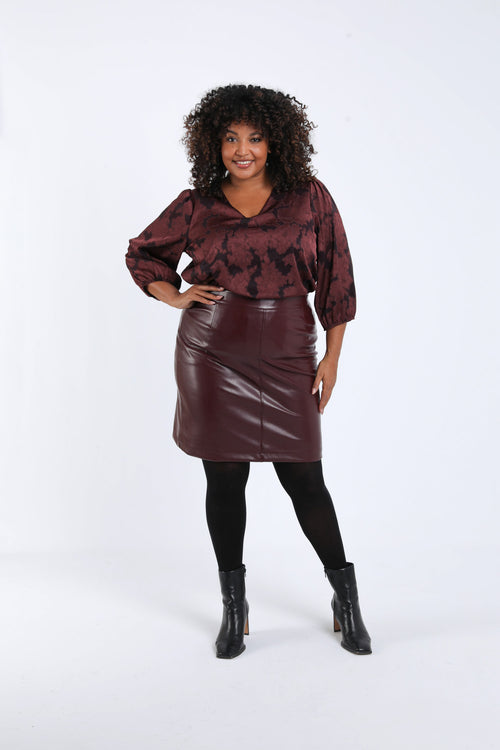 Kurzer einfarbiger Rock aus Kunstleder-Paprika-7