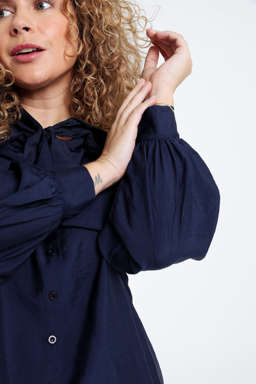 Einfarbige Bluse mit Schluppe-Paprika-4