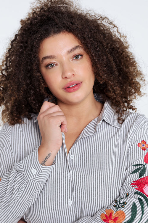 Gestreiftes Hemd mit bestickten Ärmeln-Paprika-4