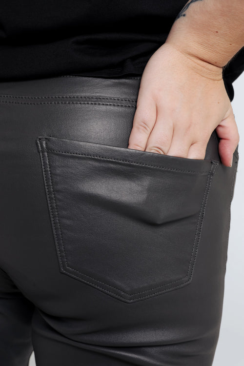 Beschichtete Slim-Fit-Jeggings mit feinem Gürtel-Paprika-5