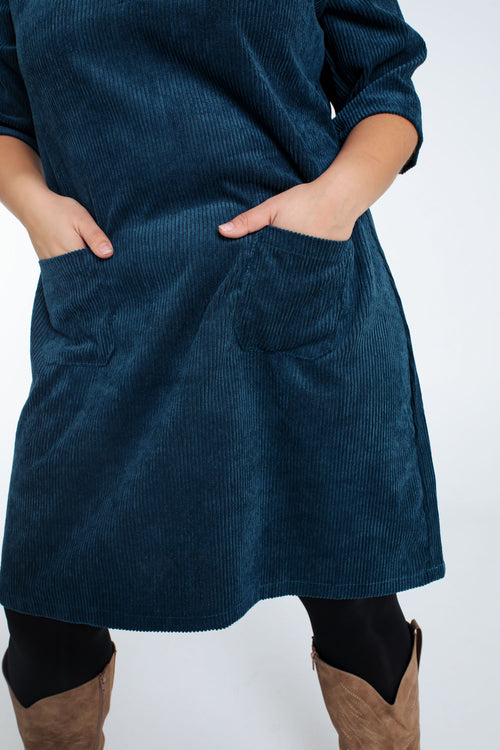 Kurzes, unifarbenes Cordkleid mit aufgestickten Taschen-Paprika-6