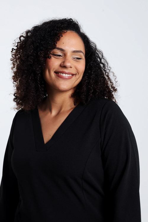 Kurzes unifarbiges Kleid aus Crêpe mit Taschen-Paprika-5