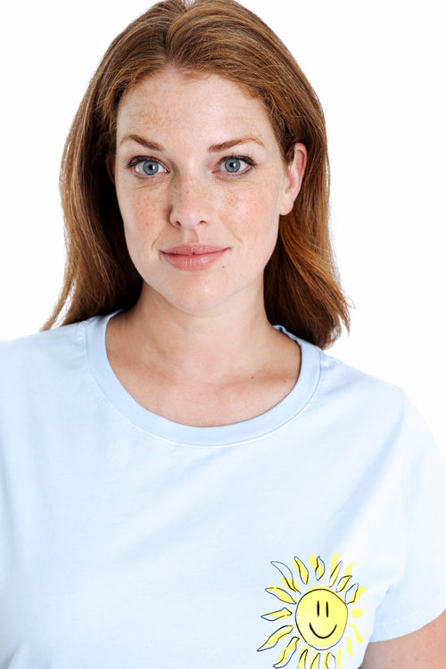 Ein einfarbiges Baumwoll-T-Shirt mit Sonnenprint-Paprika-4