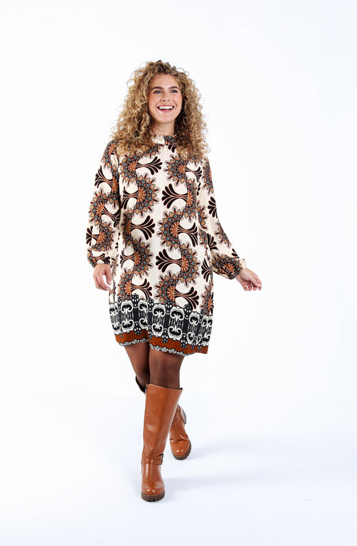 Kleid aus bedrucktem Viskosestoff-Paprika-8