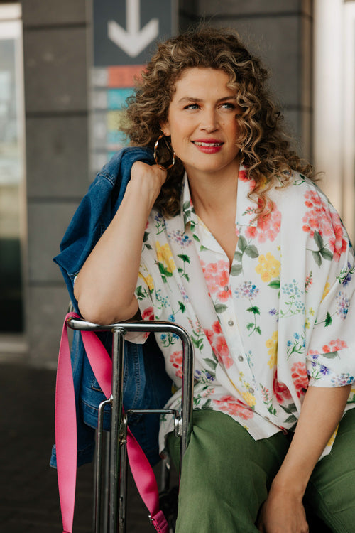 Weite Bluse aus bedruckter Viskose mit Blumenmuster-Paprika-1