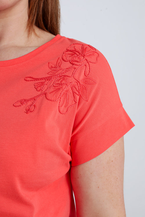 Einfarbiges Baumwoll-T-Shirt mit bestickten Blumen-Paprika-4