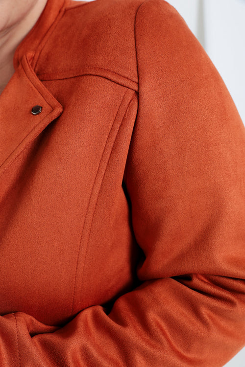 Kurze, unifarbene Motorradjacke in Wildlederoptik-Paprika-6