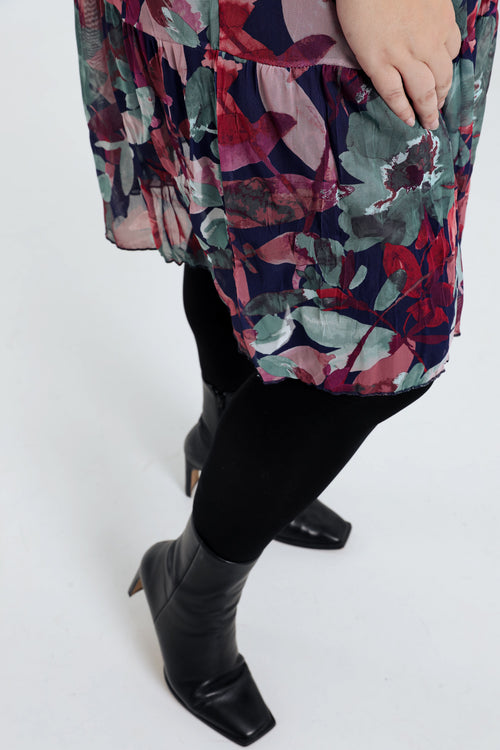 Kurzes Tunikakleid aus knitterigem Fischnetz mit Blumendruck und Lurex-Paprika-5