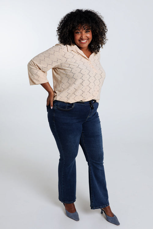 Unifarbenes T-Shirt mit durchbrochenen Blumen-Paprika-7