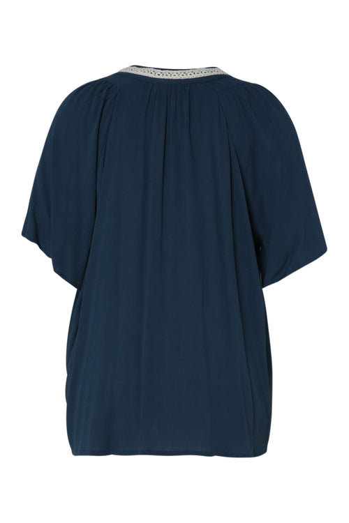 Einfarbige Viskosebluse mit Makramee-Paprika-11