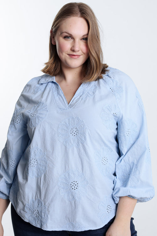 Bluse aus einfarbiger Baumwolle mit Stickereiblumen-Paprika-2