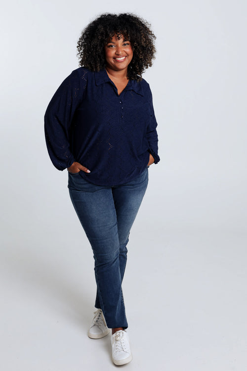 Unifarbenes T-Shirt mit durchbrochenen Blumen-Paprika-7