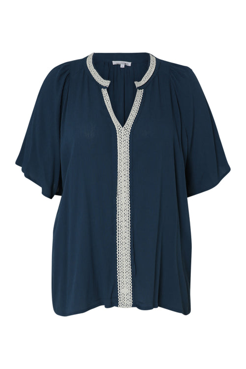 Einfarbige Viskosebluse mit Makramee-Paprika-10