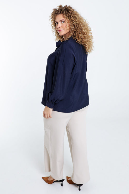 Einfarbige Bluse mit Schluppe-Paprika-2