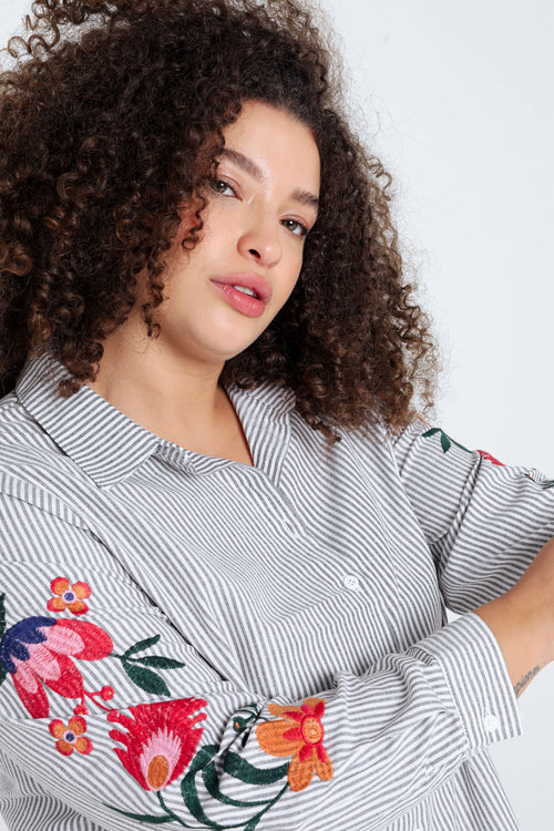 Gestreiftes Hemd mit bestickten Ärmeln-Paprika-7