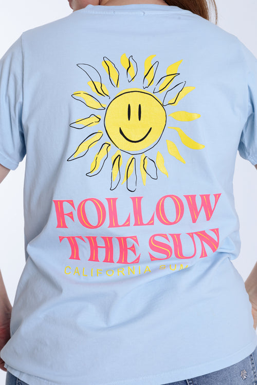 Ein einfarbiges Baumwoll-T-Shirt mit Sonnenprint-Paprika-7