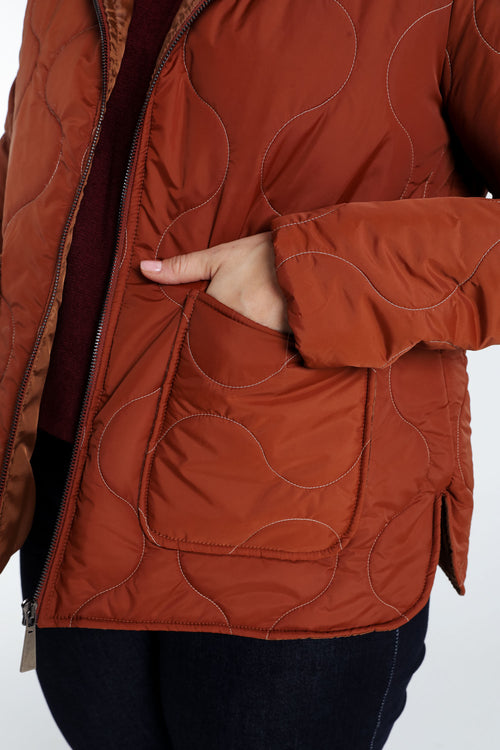 Kurze, unifarbene Daunenjacke mit großen Taschen, Kapuze und Stickerei-Paprika-4