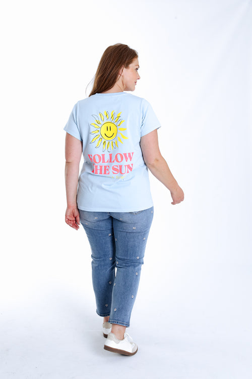 Ein einfarbiges Baumwoll-T-Shirt mit Sonnenprint-Paprika-3