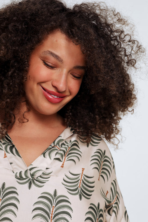 Bluse aus bedruckter Viskose mit Palmenmuster-Paprika-3