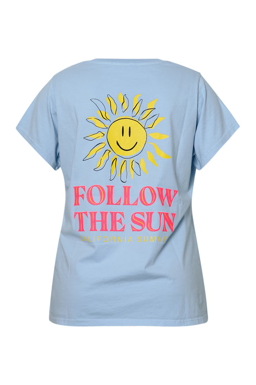 Ein einfarbiges Baumwoll-T-Shirt mit Sonnenprint-Paprika-12