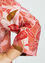 Geknöpfte und mit großen, verschwommenen Blumen bedruckte Viskosebluse