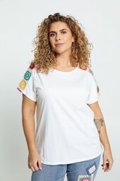 Unifarbenes T-Shirt aus BIO-Baumwolle mit Makrameeband an der Schulter